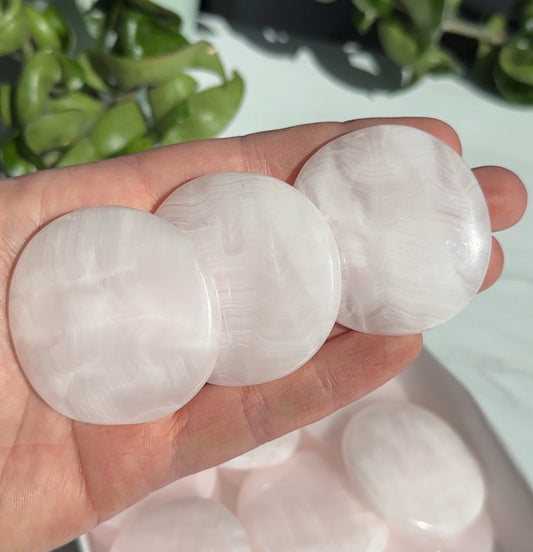 Mangano Calcite Palm